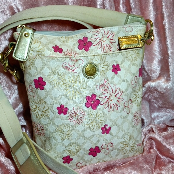 Coach Handbags - COACH Crossbody Bag